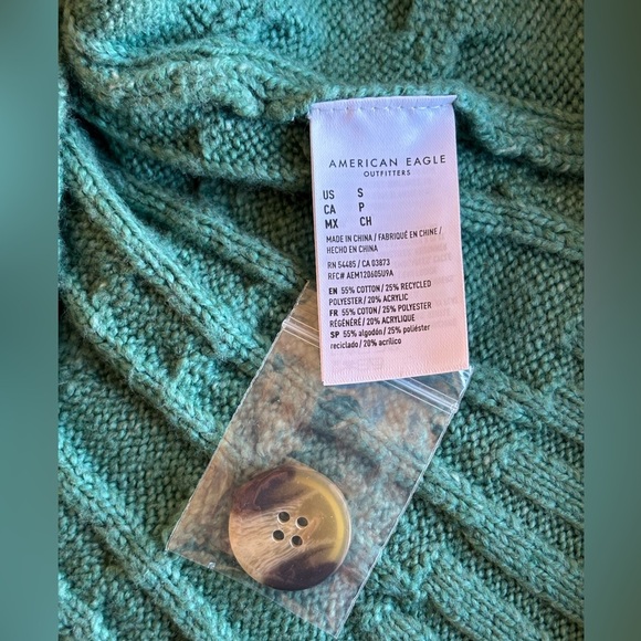 American Eagle Cropped Cable Knit Cardigan Size S - Picture 9 of 9